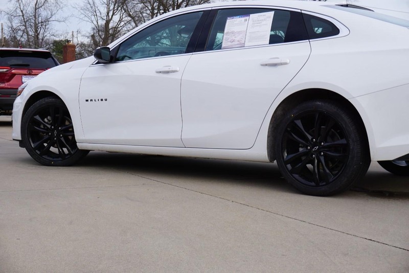 Chevrolet Malibu Vehicle Full-screen Gallery Image 13