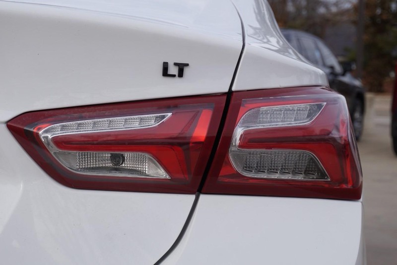 Chevrolet Malibu Vehicle Full-screen Gallery Image 17