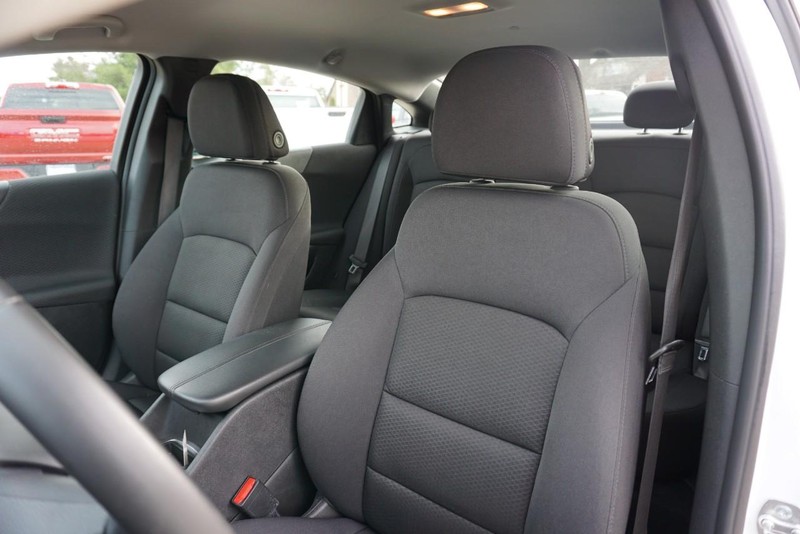 Chevrolet Malibu Vehicle Full-screen Gallery Image 23