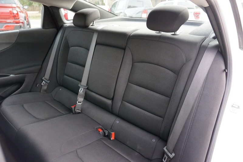 Chevrolet Malibu Vehicle Full-screen Gallery Image 25