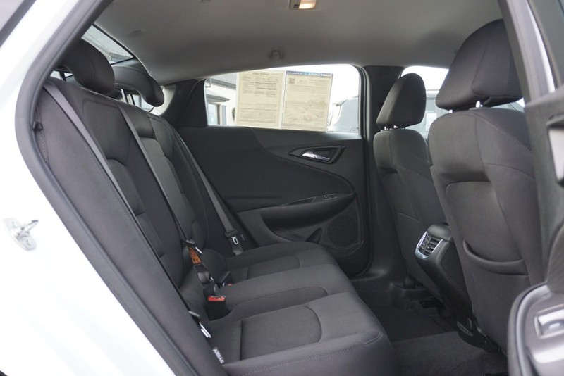 Chevrolet Malibu Vehicle Full-screen Gallery Image 26