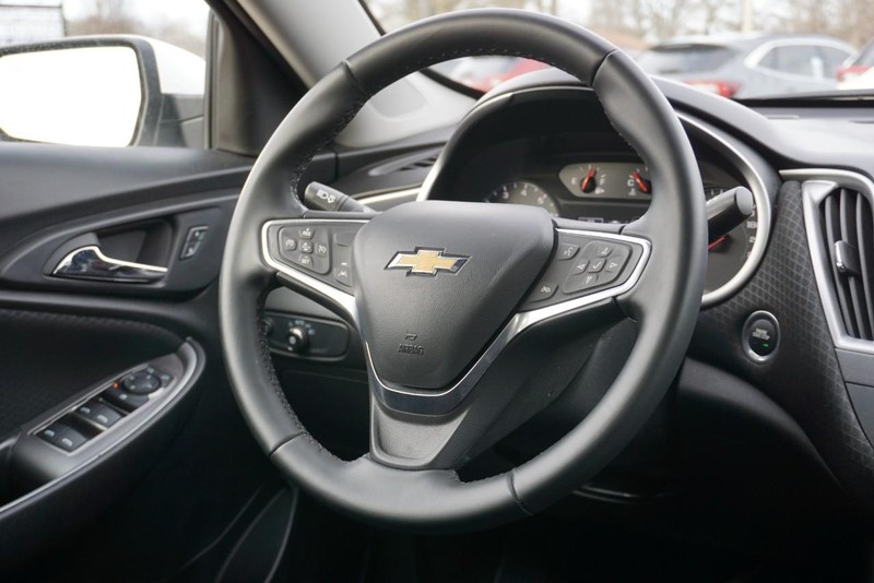Chevrolet Malibu Vehicle Full-screen Gallery Image 31