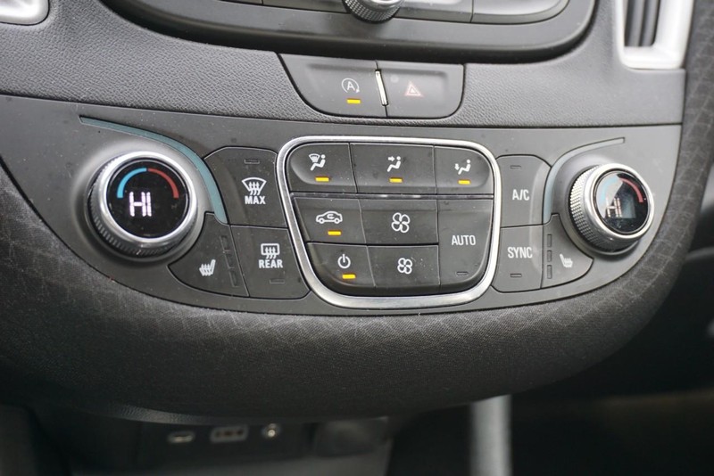 Chevrolet Malibu Vehicle Full-screen Gallery Image 40