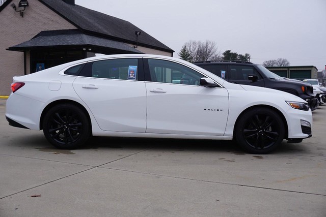 2023 Chevrolet Malibu 1LT FWD image 02