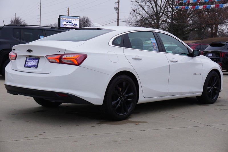 Chevrolet Malibu Vehicle Full-screen Gallery Image 03