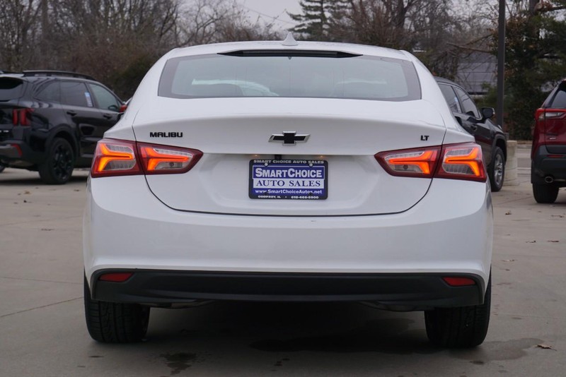 Chevrolet Malibu Vehicle Full-screen Gallery Image 04