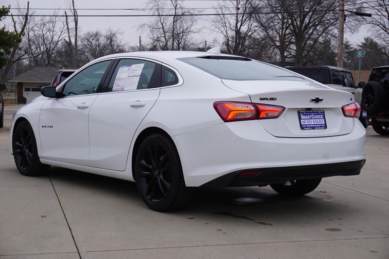 Chevrolet Malibu Vehicle Full-screen Gallery Image 05