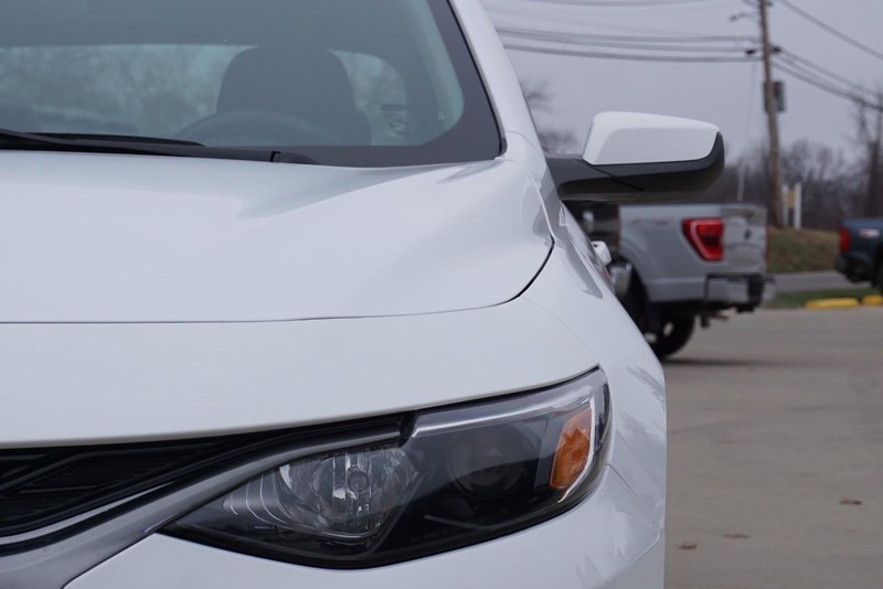 Chevrolet Malibu Vehicle Full-screen Gallery Image 10