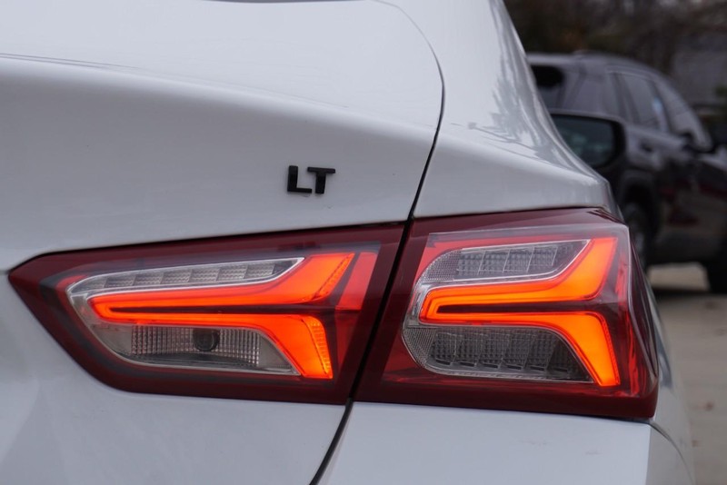 Chevrolet Malibu Vehicle Full-screen Gallery Image 17