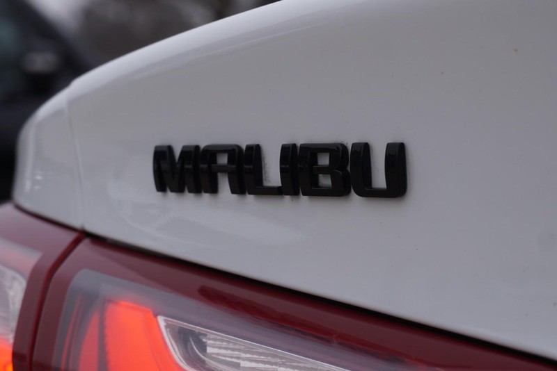 Chevrolet Malibu Vehicle Full-screen Gallery Image 18