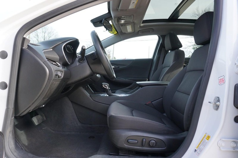 Chevrolet Malibu Vehicle Full-screen Gallery Image 21