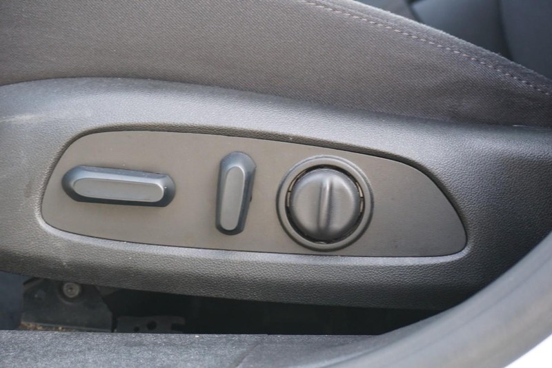 Chevrolet Malibu Vehicle Full-screen Gallery Image 22