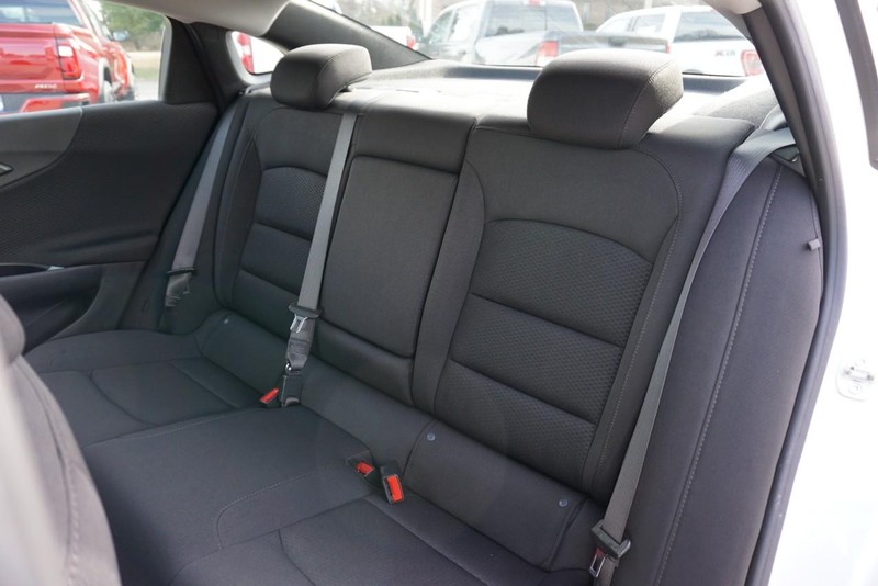 Chevrolet Malibu Vehicle Full-screen Gallery Image 25