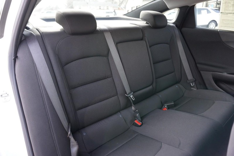 Chevrolet Malibu Vehicle Full-screen Gallery Image 27