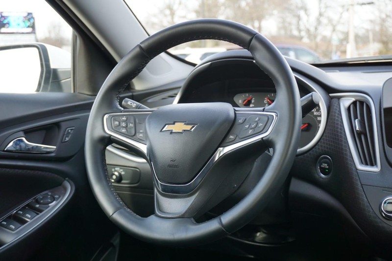 Chevrolet Malibu Vehicle Full-screen Gallery Image 31