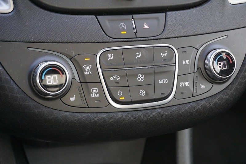 Chevrolet Malibu Vehicle Full-screen Gallery Image 40