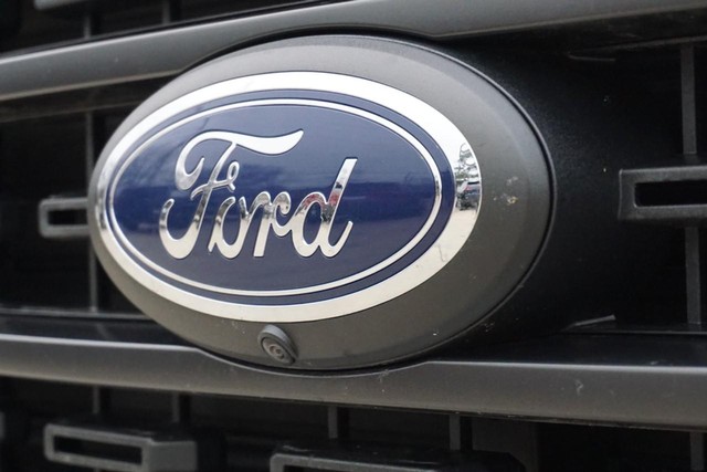 2023 Ford F-150 4WD XLT SuperCrew image 11