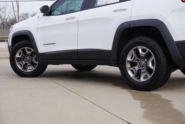 2019 Jeep Cherokee 4WD Trailhawk image 14