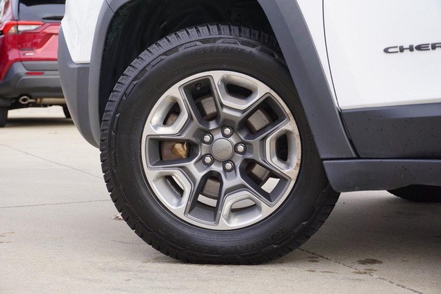 2019 Jeep Cherokee 4WD Trailhawk image 15