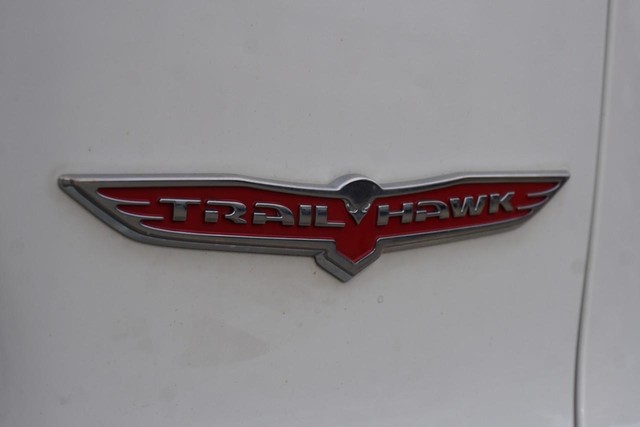 2019 Jeep Cherokee 4WD Trailhawk image 20