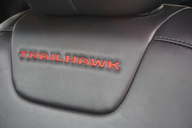 2019 Jeep Cherokee 4WD Trailhawk image 25