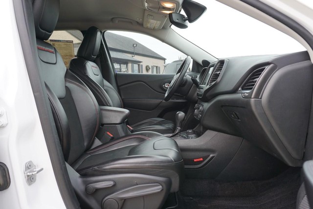 2019 Jeep Cherokee 4WD Trailhawk image 30