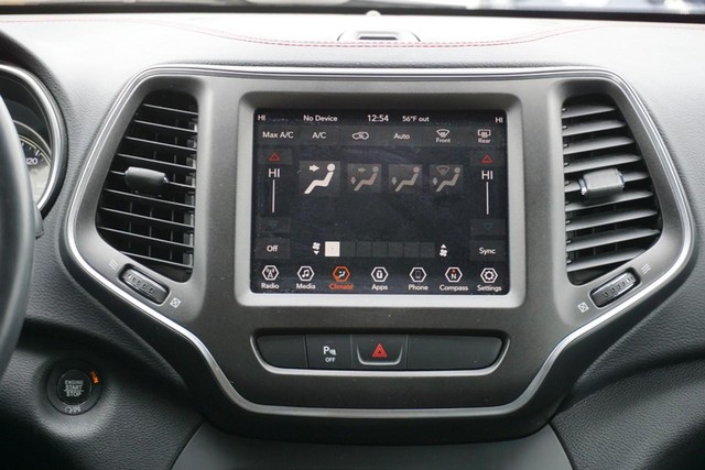 2019 Jeep Cherokee 4WD Trailhawk image 35