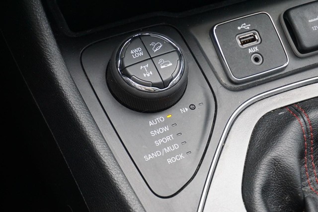 2019 Jeep Cherokee 4WD Trailhawk image 44