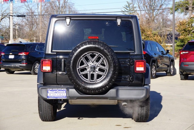 Jeep Wrangler Vehicle Full-screen Gallery Image 04