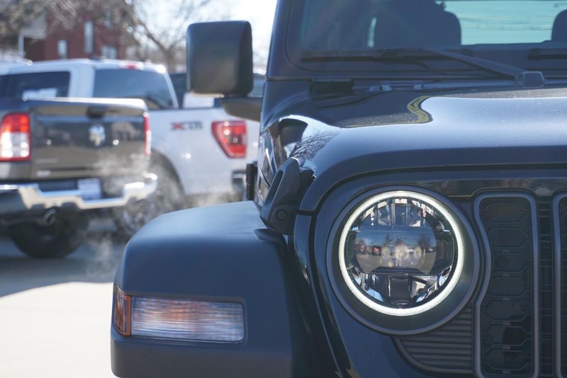 Jeep Wrangler Vehicle Full-screen Gallery Image 09