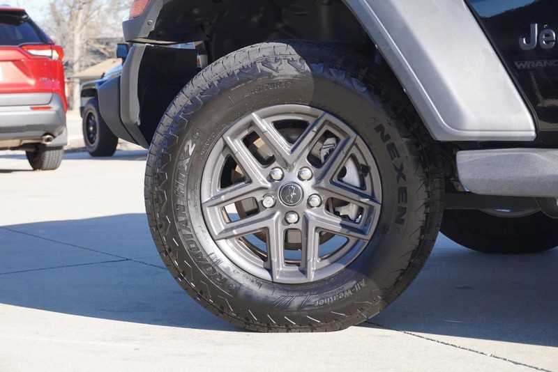 Jeep Wrangler Vehicle Full-screen Gallery Image 16