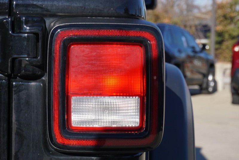 Jeep Wrangler Vehicle Full-screen Gallery Image 19