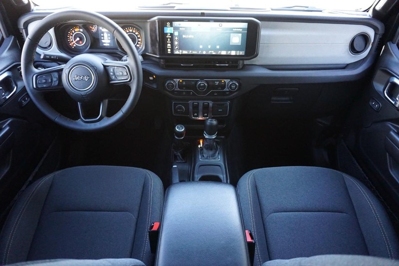 Jeep Wrangler Vehicle Full-screen Gallery Image 28