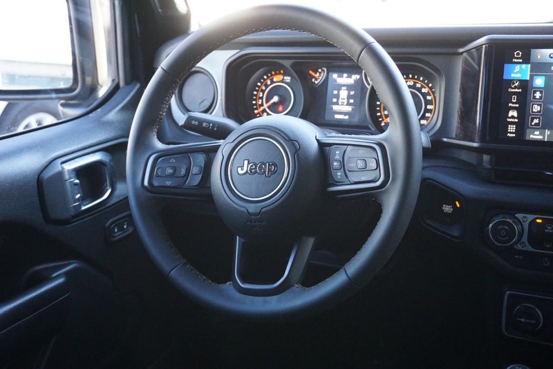 Jeep Wrangler Vehicle Full-screen Gallery Image 29