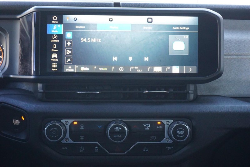 Jeep Wrangler Vehicle Full-screen Gallery Image 30