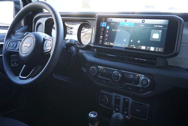 Jeep Wrangler Vehicle Full-screen Gallery Image 31