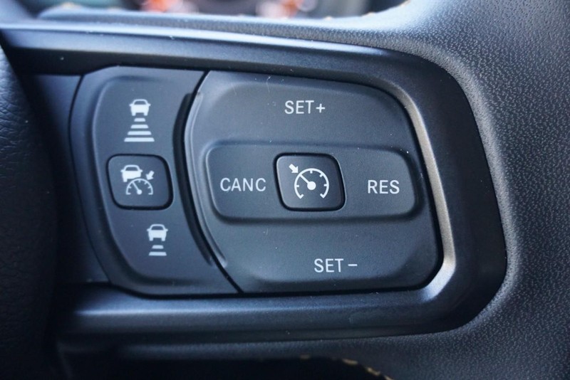 Jeep Wrangler Vehicle Full-screen Gallery Image 34