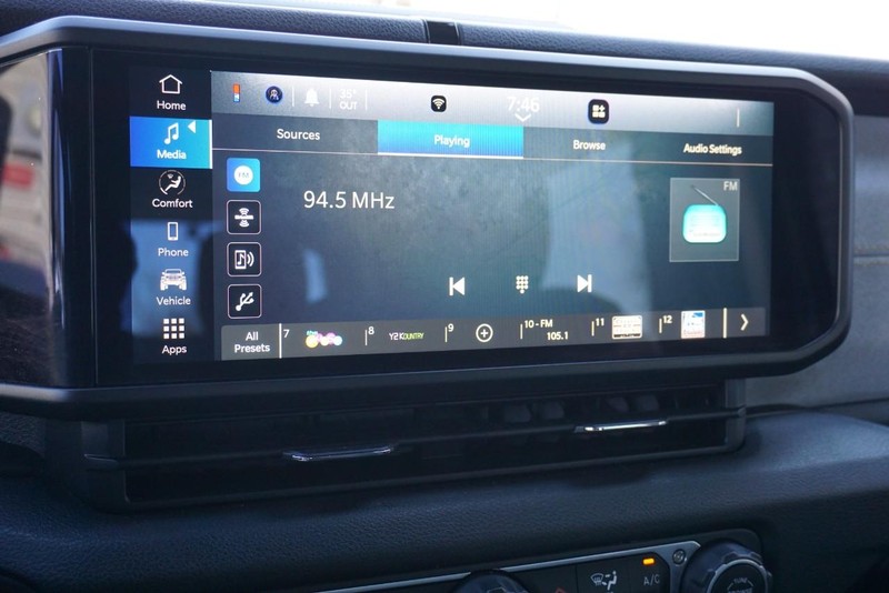 Jeep Wrangler Vehicle Full-screen Gallery Image 37