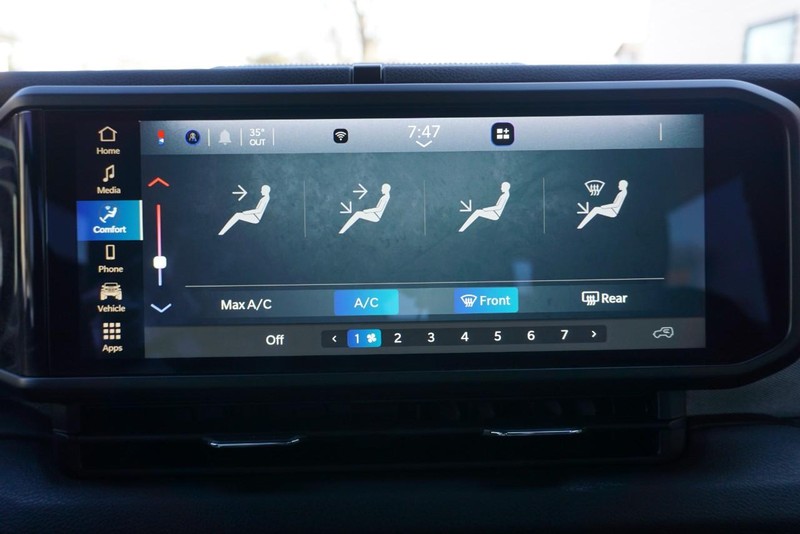 Jeep Wrangler Vehicle Full-screen Gallery Image 43