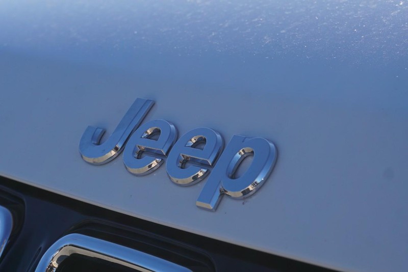 Jeep Compass Vehicle Full-screen Gallery Image 11