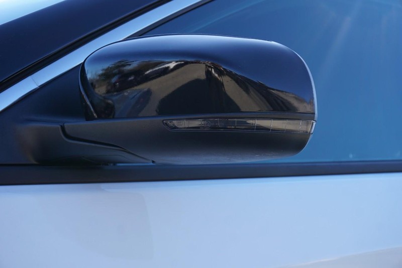 Jeep Compass Vehicle Full-screen Gallery Image 12