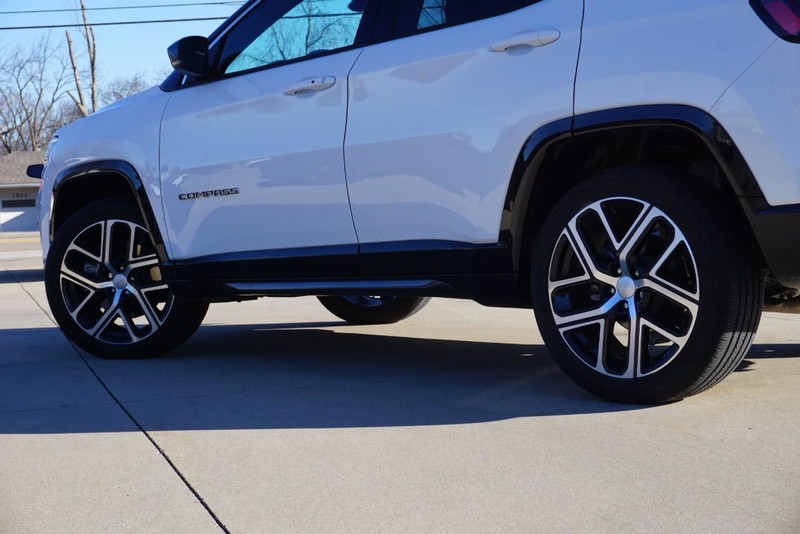 Jeep Compass Vehicle Full-screen Gallery Image 13