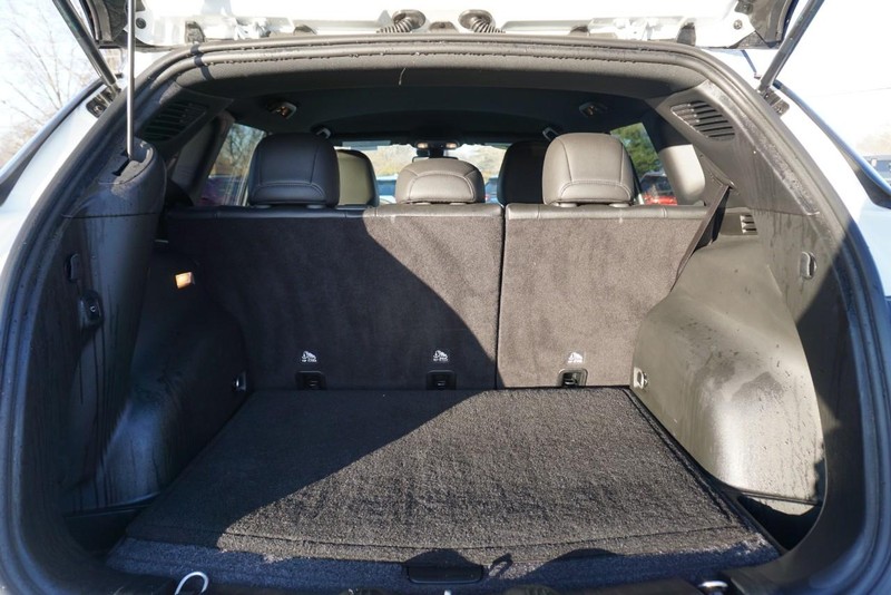 Jeep Compass Vehicle Full-screen Gallery Image 21