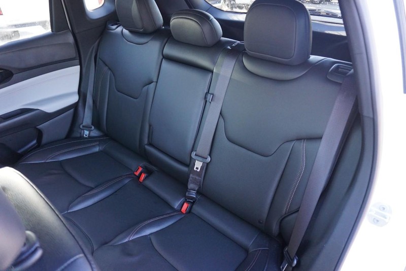 Jeep Compass Vehicle Full-screen Gallery Image 26