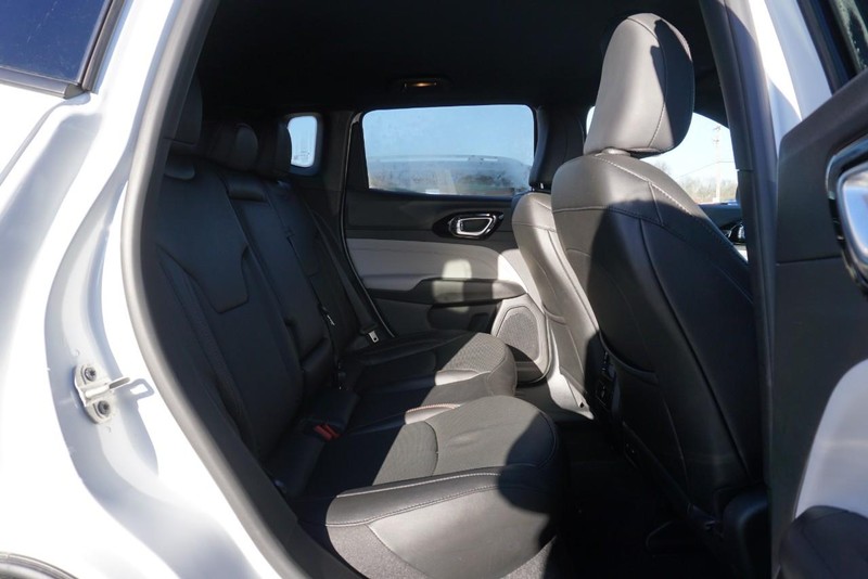 Jeep Compass Vehicle Full-screen Gallery Image 27