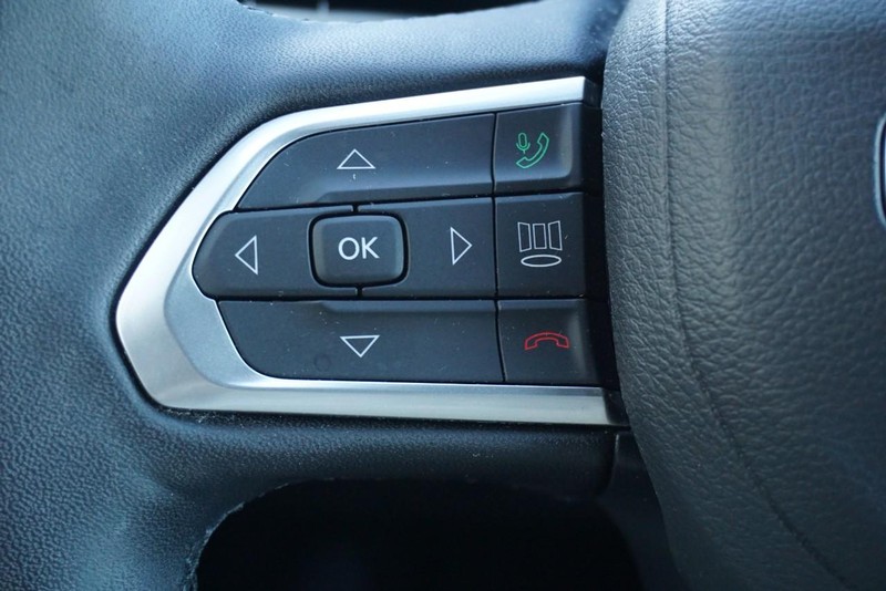 Jeep Compass Vehicle Full-screen Gallery Image 37