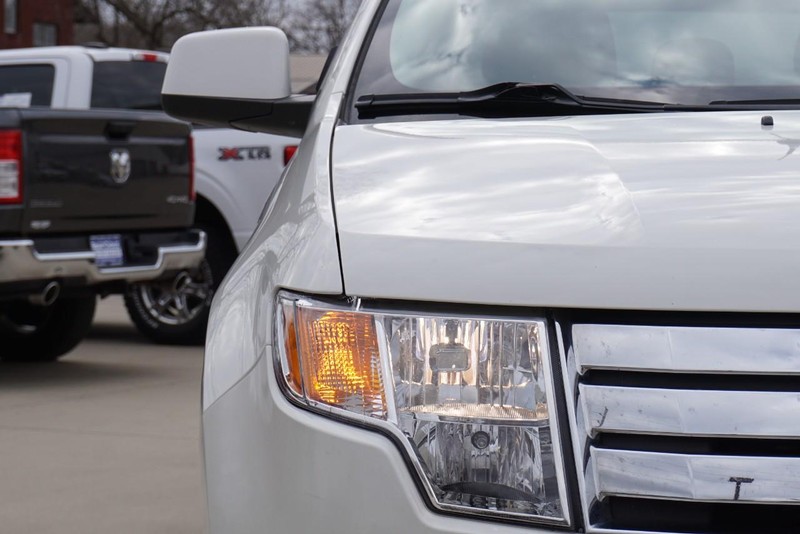 Ford Edge Vehicle Full-screen Gallery Image 09