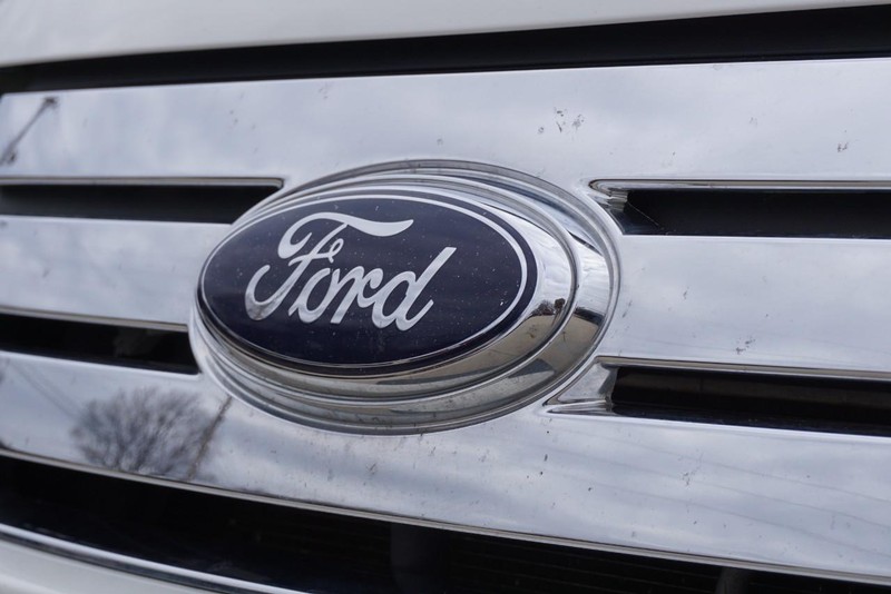 Ford Edge Vehicle Full-screen Gallery Image 11