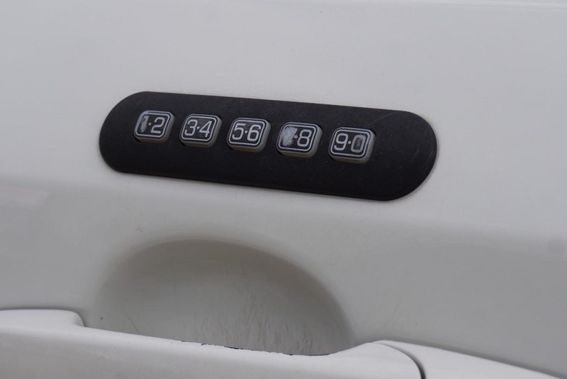 Ford Edge Vehicle Full-screen Gallery Image 16