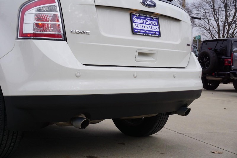 Ford Edge Vehicle Full-screen Gallery Image 21